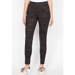 💖 SOLD 💖Sanctuary Camo Runway Legging
